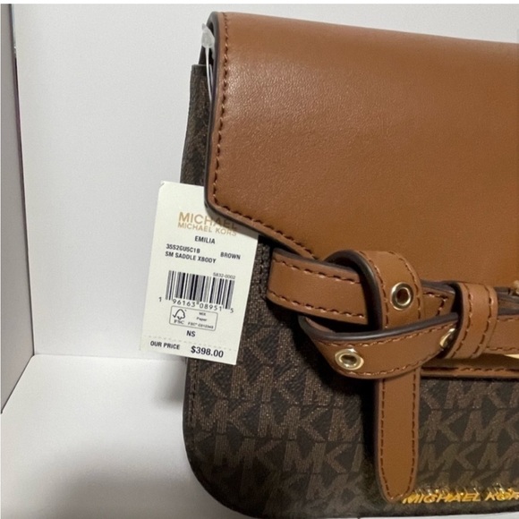 NWT Michael Kors Bag. Buyers appreciation for mystery beauty bag purchas… - Picture 6 of 7